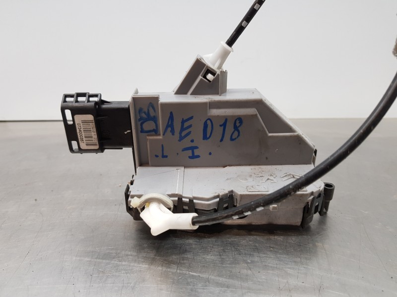 Recambio de cerradura puerta lateral izquierda para peugeot partner kombi active referencia OEM IAM 9137N4  