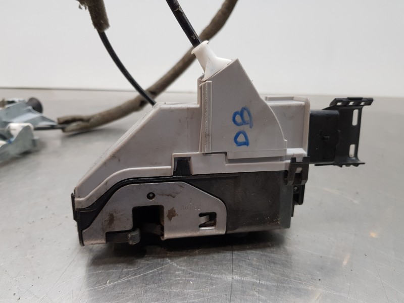 Recambio de cerradura puerta lateral izquierda para peugeot partner kombi active referencia OEM IAM 9137N4  