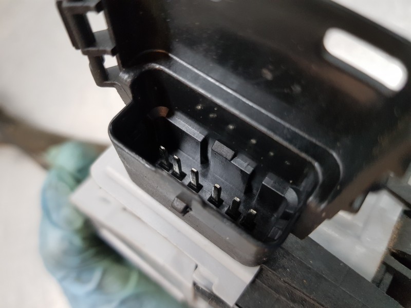 Recambio de cerradura puerta lateral izquierda para peugeot partner kombi active referencia OEM IAM 9137N4  