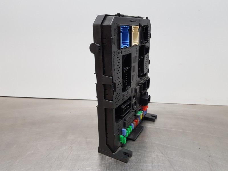 Recambio de caja reles / fusibles para peugeot partner kombi active referencia OEM IAM 9666895680 281197595 