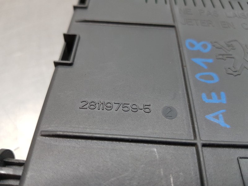 Recambio de caja reles / fusibles para peugeot partner kombi active referencia OEM IAM 9666895680 281197595 