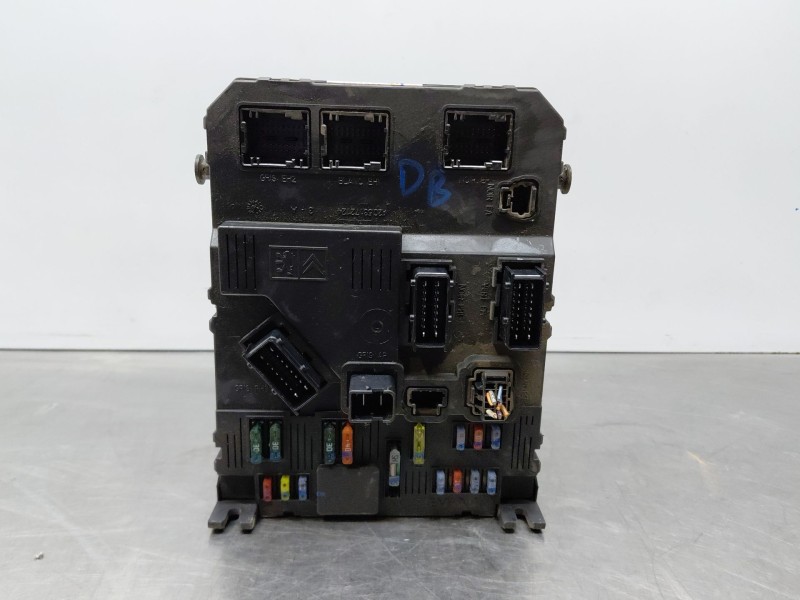 Recambio de caja reles / fusibles para citroën berlingo standard referencia OEM IAM 11519775484399  