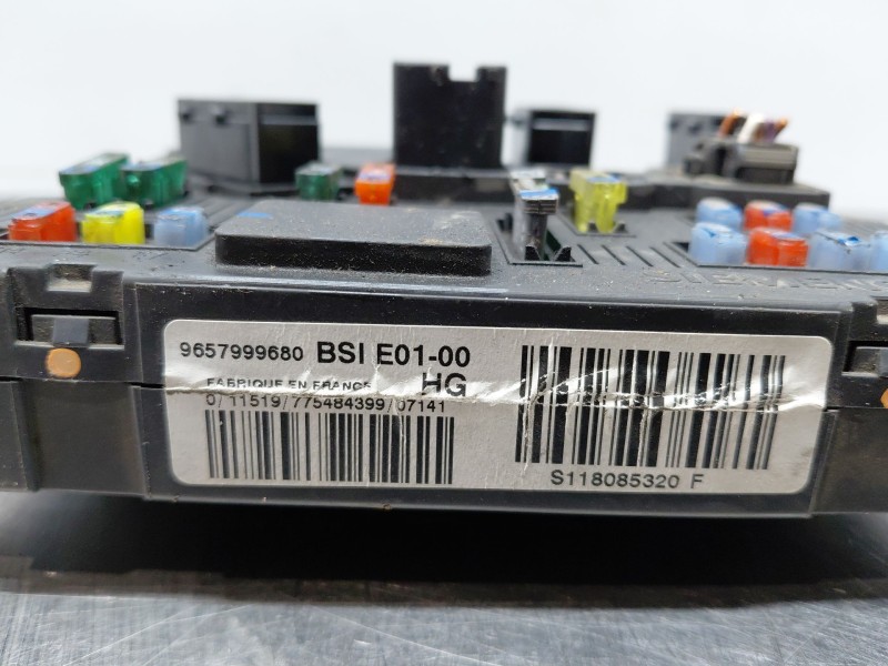 Recambio de caja reles / fusibles para citroën berlingo standard referencia OEM IAM 11519775484399  