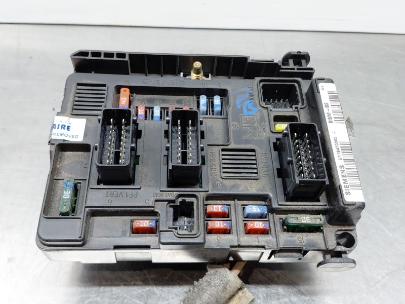 Recambio de caja reles / fusibles para citroën berlingo standard referencia OEM IAM 965O618S80-00 SIEMENSU118470002 