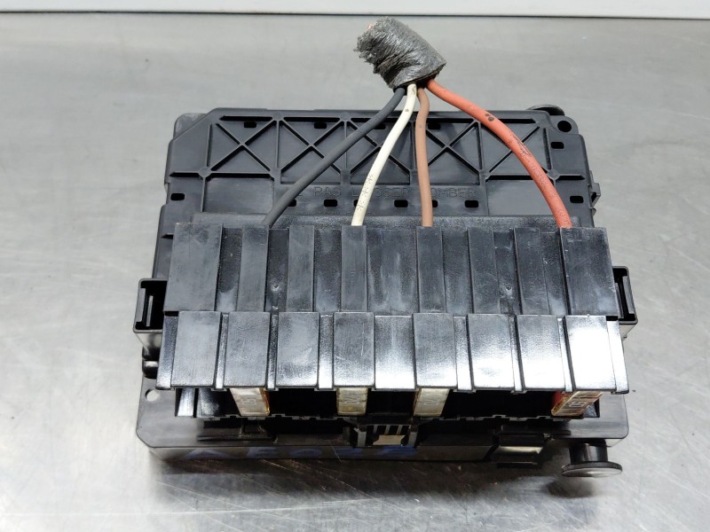 Recambio de caja reles / fusibles para citroën berlingo standard referencia OEM IAM 965O618S80-00 SIEMENSU118470002 