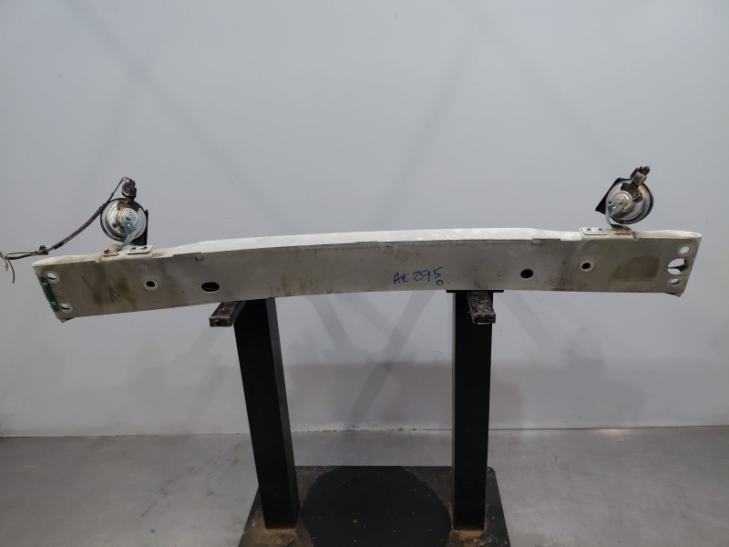 Recambio de refuerzo paragolpes delantero para volvo v40 momentum referencia OEM IAM   