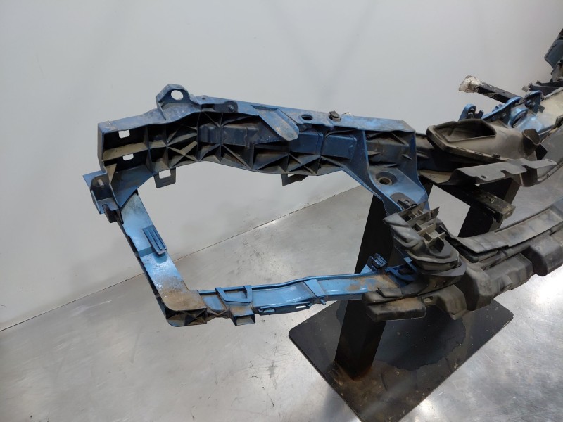 Recambio de panel frontal para ford focus berlina (cap) trend referencia OEM IAM   