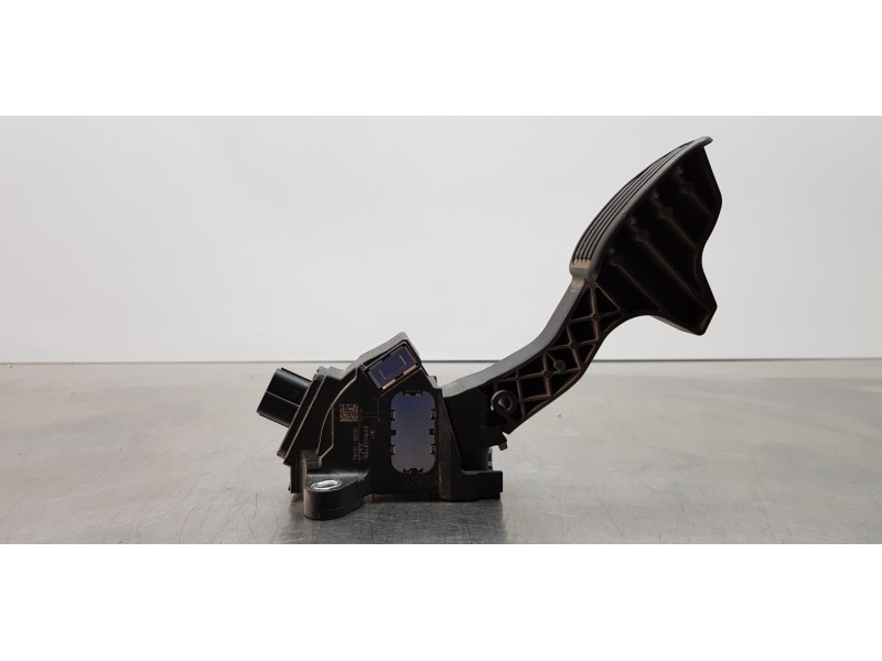 Recambio de pedal acelerador para toyota yaris hybrid active referencia OEM IAM 781100D110  
