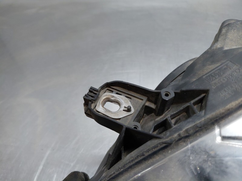 Recambio de faro izquierdo para mercedes-benz clase b (w245) standard referencia OEM IAM A1698208361  