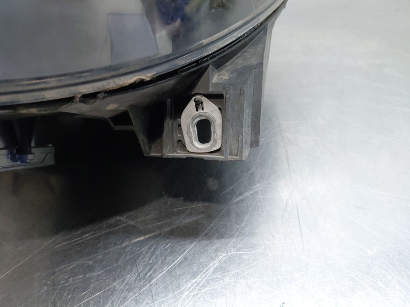 Recambio de faro izquierdo para mercedes-benz clase b (w245) standard referencia OEM IAM A1698208361  