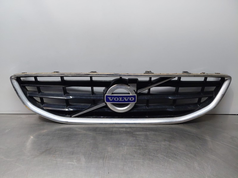 Recambio de rejilla delantera para volvo v40 momentum referencia OEM IAM   