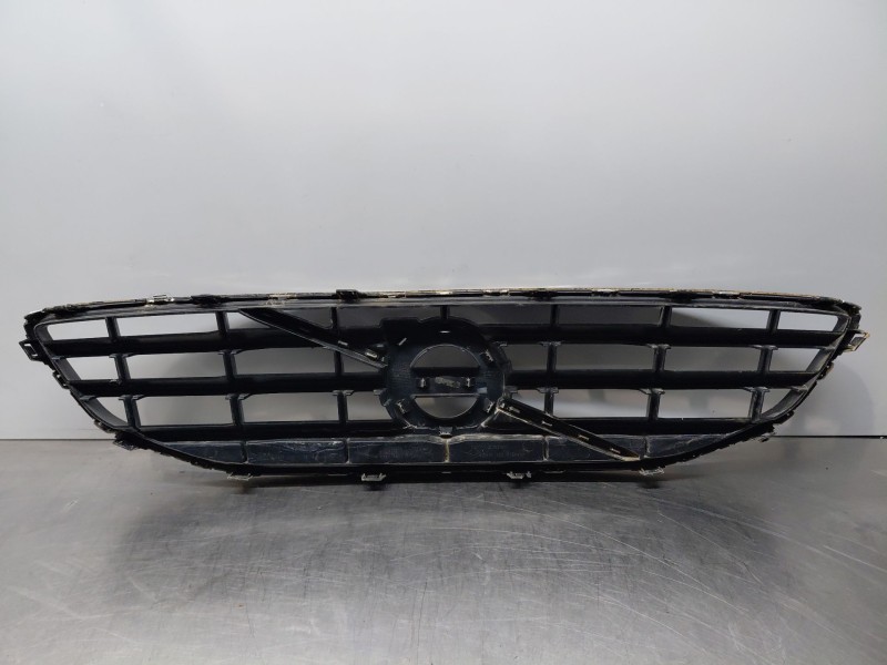 Recambio de rejilla delantera para volvo v40 momentum referencia OEM IAM   