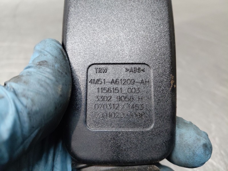 Recambio de pretensor airbag izquierdo para ford focus berlina (cap) trend referencia OEM IAM 1717037  