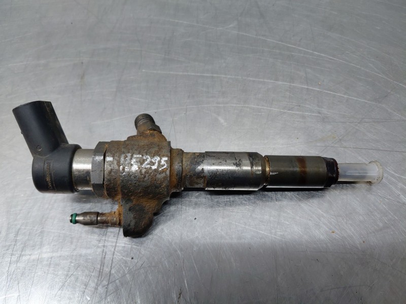 Recambio de inyector para volvo v40 momentum referencia OEM IAM   