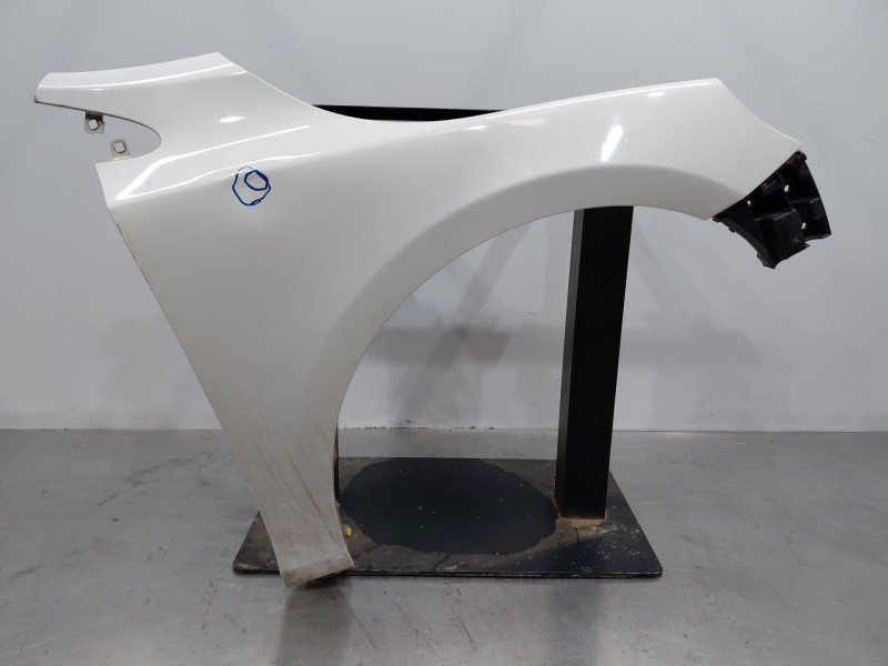 Recambio de aleta delantera derecha para volvo v40 momentum referencia OEM IAM   