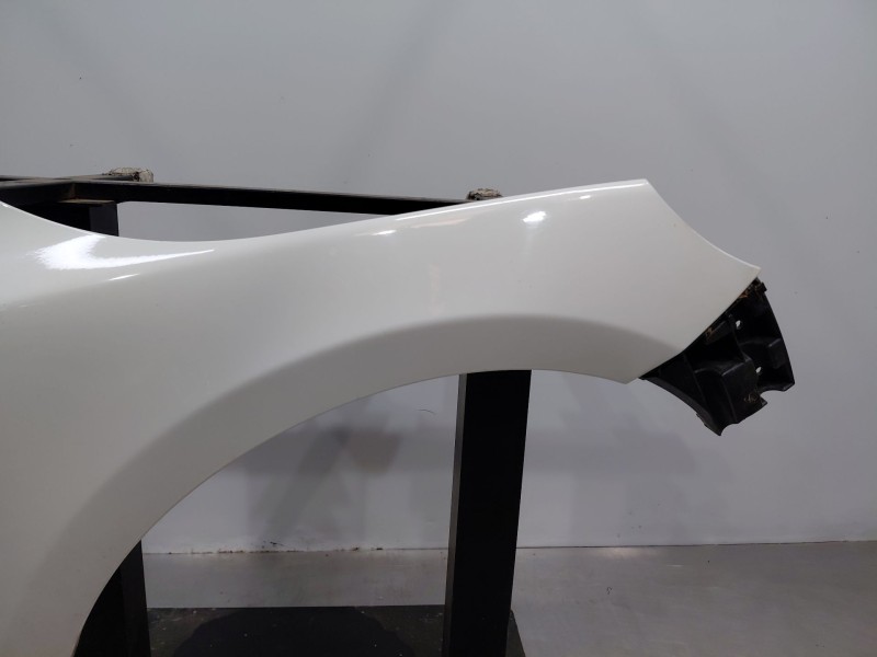 Recambio de aleta delantera derecha para volvo v40 momentum referencia OEM IAM   