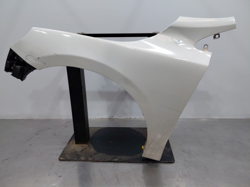 Recambio de aleta delantera izquierda para volvo v40 momentum referencia OEM IAM   