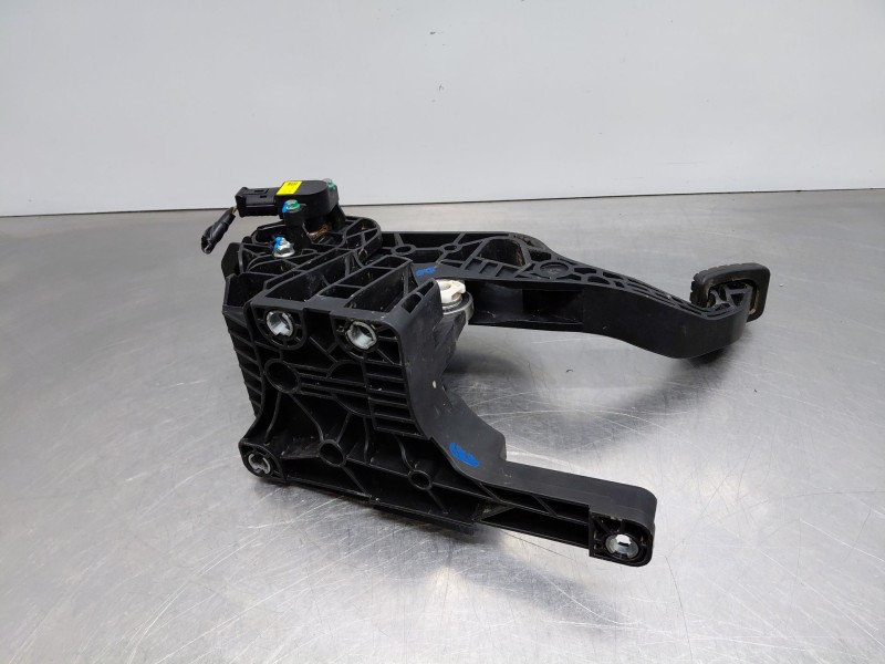 Recambio de pedal embrague para hyundai i20 iii active referencia OEM IAM   