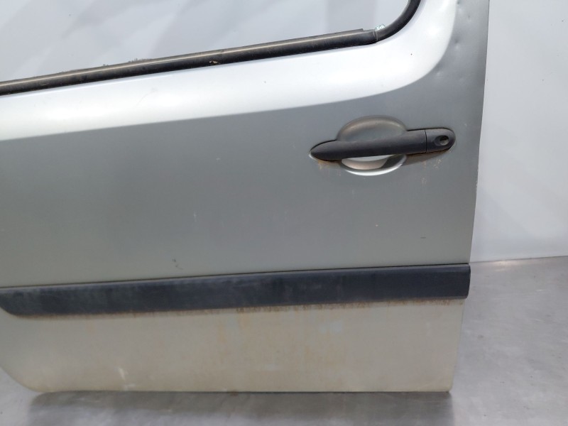 Recambio de puerta delantera izquierda para renault kangoo combi referencia OEM IAM   