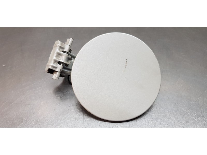 Recambio de tapa exterior combustible para toyota yaris hybrid active referencia OEM IAM 773500D080  