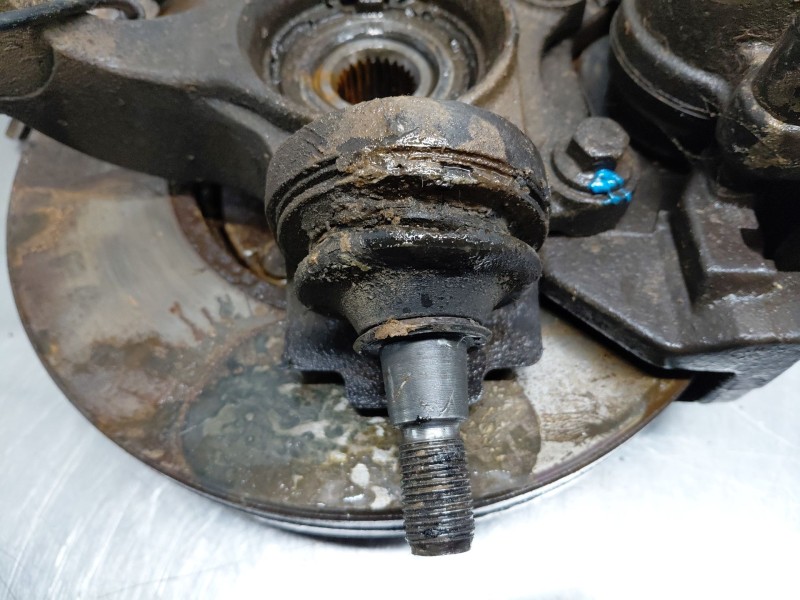 Recambio de mangueta delantera izquierda para ford transit connect (tc7) tourneo referencia OEM IAM   