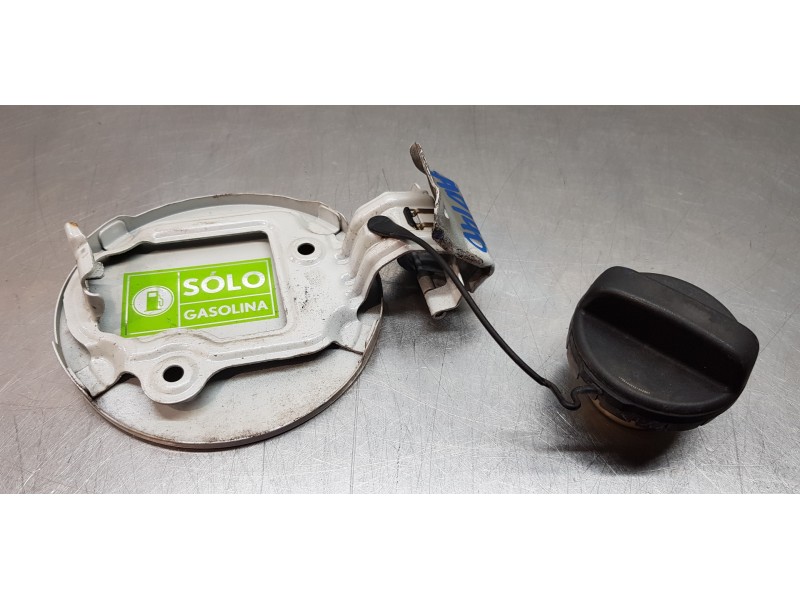 Recambio de tapa exterior combustible para toyota yaris hybrid active referencia OEM IAM 773500D080  