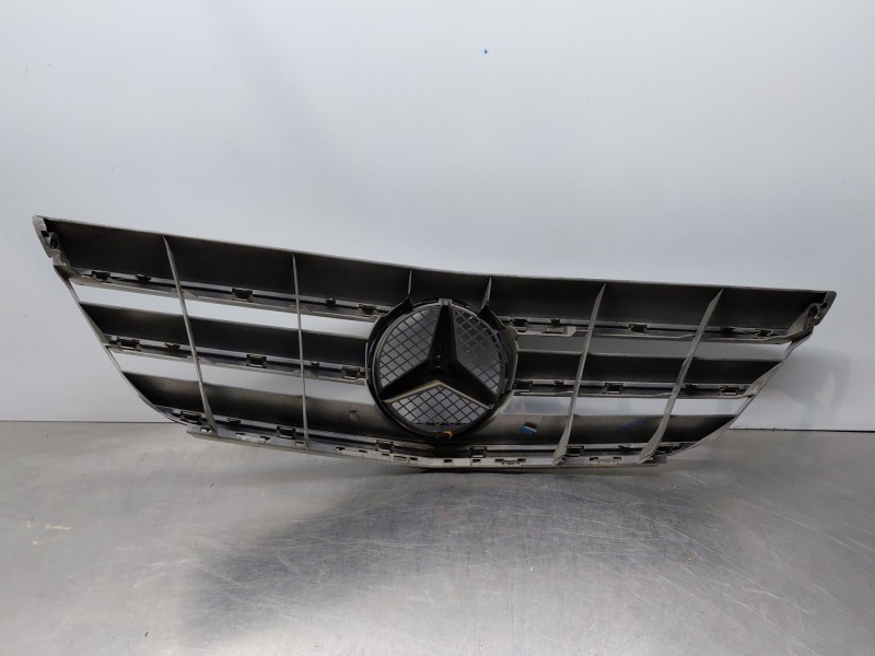 Recambio de rejilla delantera para mercedes-benz clase b (w245) standard referencia OEM IAM   