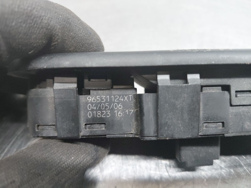 Recambio de mando elevalunas delantero izquierdo para peugeot 307 cc (s2) sport referencia OEM IAM   