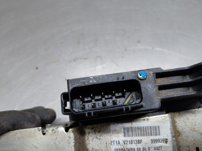 Recambio de cerradura puerta delantera izquierda para ford transit connect (tc7) tourneo referencia OEM IAM   