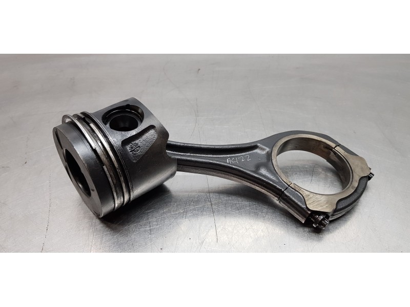 Recambio de piston para jeep gr. cherokee (wh) 3.0 crd laredo referencia OEM IAM 5179423AB  
