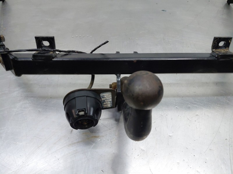 Recambio de enganche remolque para peugeot partner (s2) combi referencia OEM IAM C033  