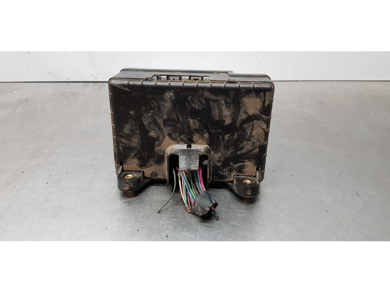 Recambio de caja reles / fusibles para ssangyong rexton rx 270 plus / 270 xdi plus referencia OEM IAM 8220108034  