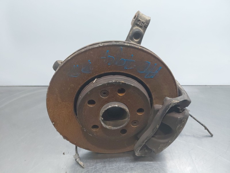 Recambio de mangueta delantera derecha para renault kangoo combi referencia OEM IAM 8200755588  