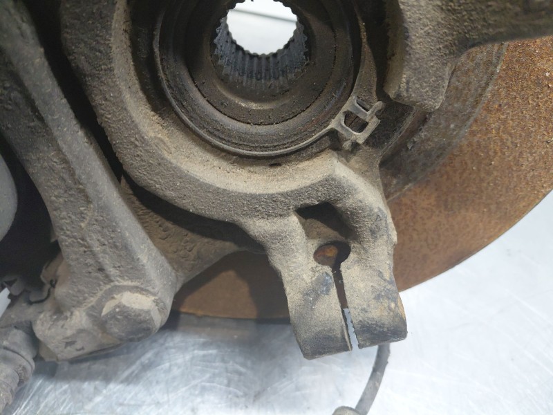 Recambio de mangueta delantera derecha para renault kangoo combi referencia OEM IAM 8200755588  