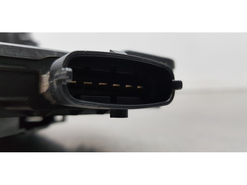 Recambio de cerradura puerta trasera izquierda para land rover range rover vogue referencia OEM IAM LR038372  