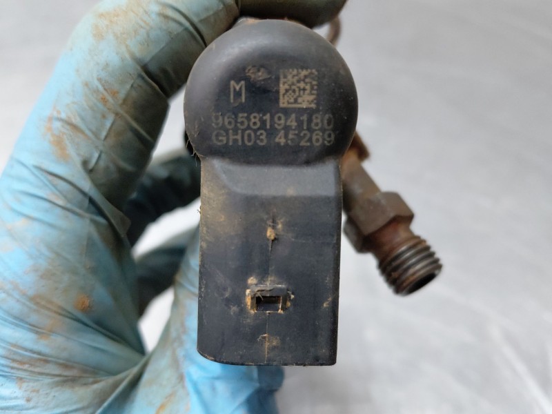 Recambio de inyector para citroën c4 picasso shine referencia OEM IAM 9658194180  