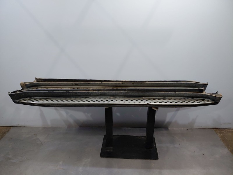 Recambio de estribos laterales para mercedes-benz clase gl (x166) 450 grand edition referencia OEM IAM A1646900655 A1646900410 