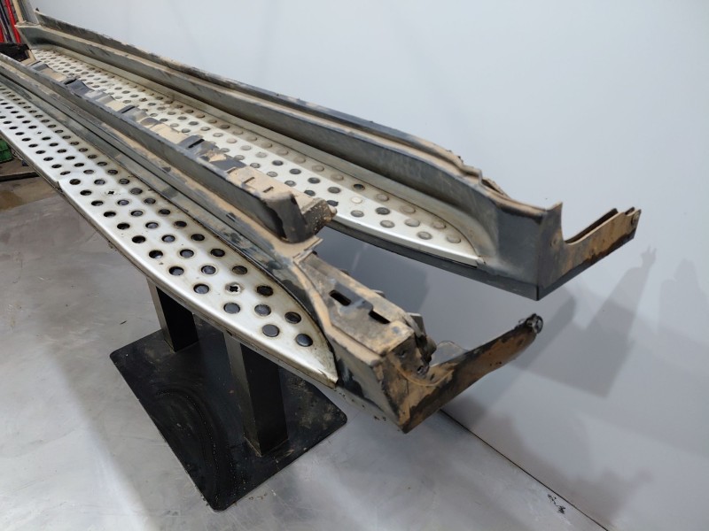 Recambio de estribos laterales para mercedes-benz clase gl (x166) 450 grand edition referencia OEM IAM A1646900655 A1646900410 