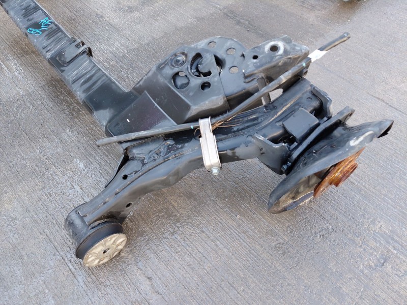 Recambio de puente trasero para hyundai i20 iii active referencia OEM IAM 55100Q0100  