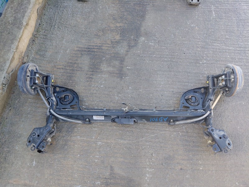 Recambio de puente trasero para nissan note (e11e) tekna referencia OEM IAM 555013VU0A  