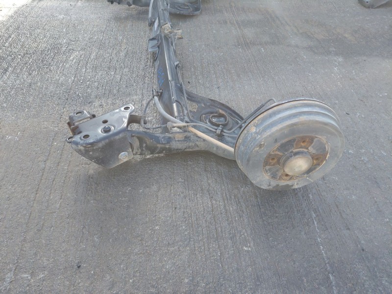 Recambio de puente trasero para nissan note (e11e) tekna referencia OEM IAM 555013VU0A  