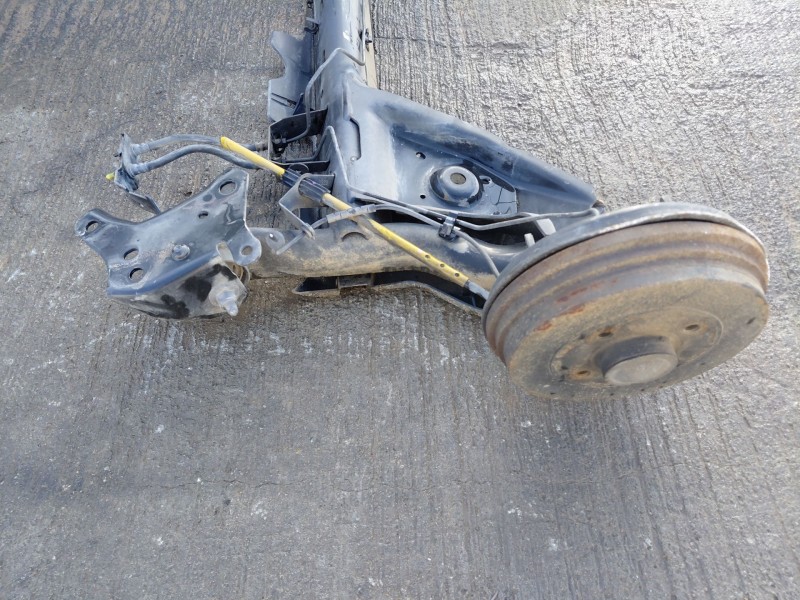 Recambio de puente trasero para renault clio iv life referencia OEM IAM   
