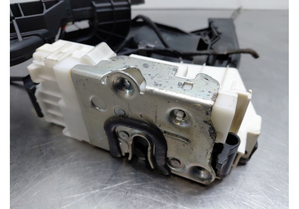 Recambio de cerradura puerta trasera derecha para mercedes-benz clase gl (x166) 450 grand edition referencia OEM IAM A1647303035