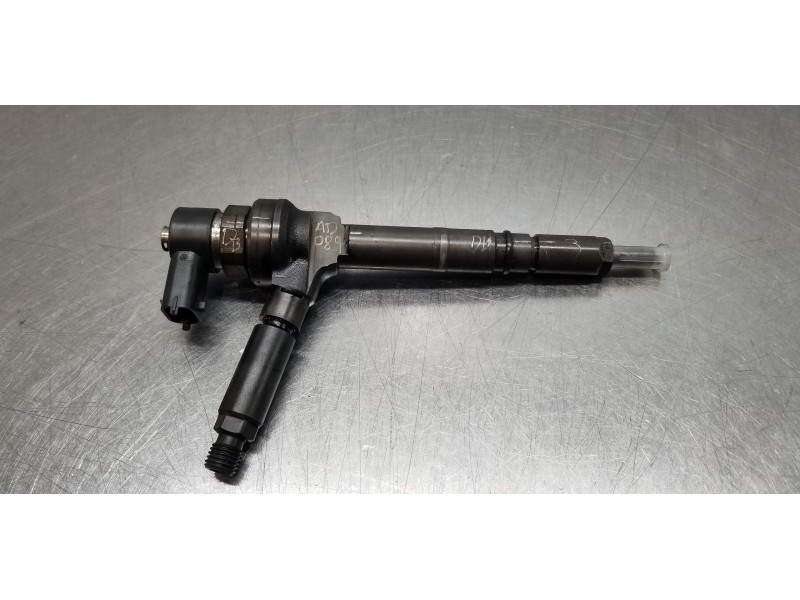 Recambio de inyector para opel astra h berlina cosmo referencia OEM IAM 0445110175  