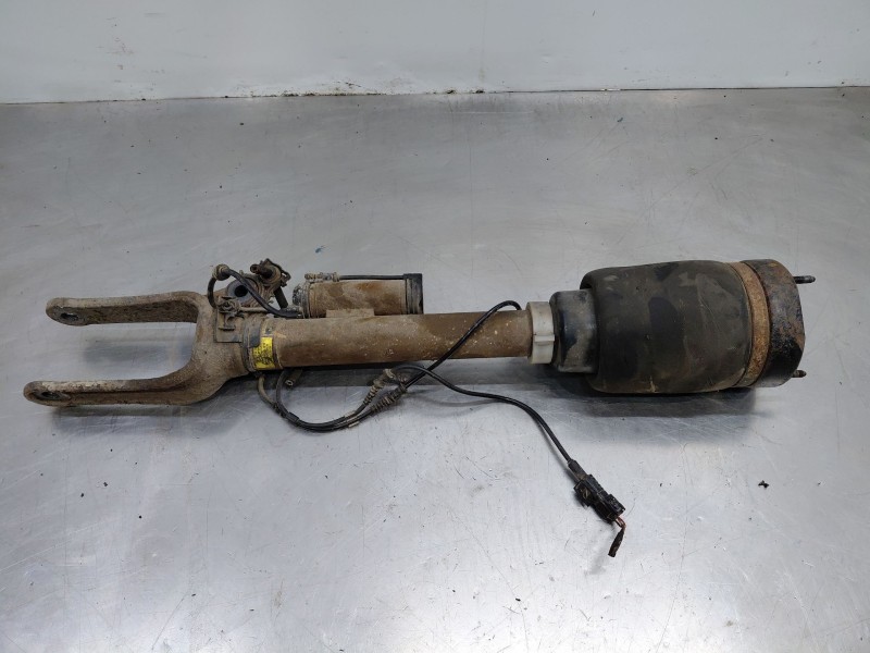 Recambio de amortiguador delantero izquierdo para mercedes-benz clase gl (x166) 450 grand edition referencia OEM IAM A1643205813