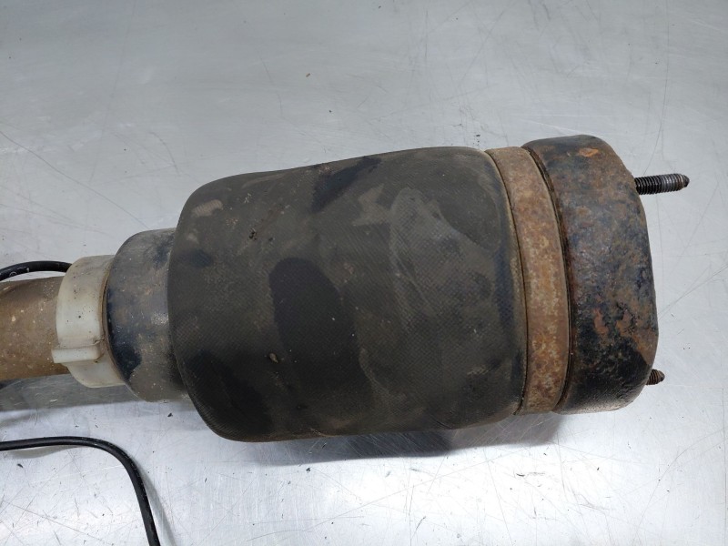 Recambio de amortiguador delantero izquierdo para mercedes-benz clase gl (x166) 450 grand edition referencia OEM IAM A1643205813