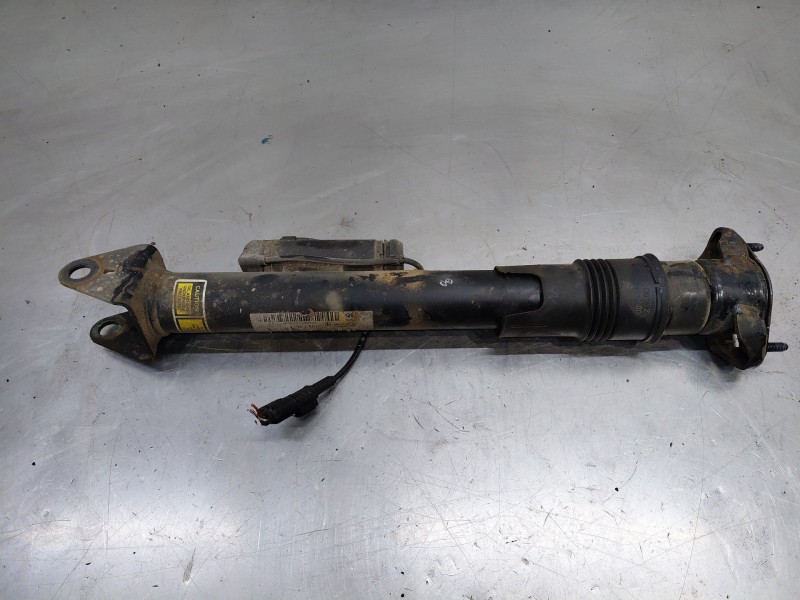 Recambio de amortiguador trasero izquierdo para mercedes-benz clase gl (x166) 450 grand edition referencia OEM IAM A1643202031 A