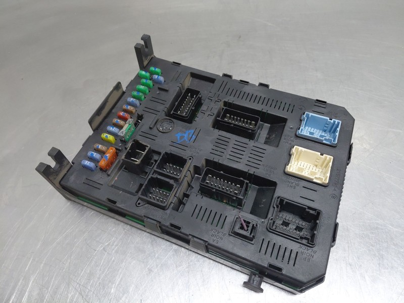 Recambio de caja reles / fusibles para citroën c4 picasso sx referencia OEM IAM 9663510180  