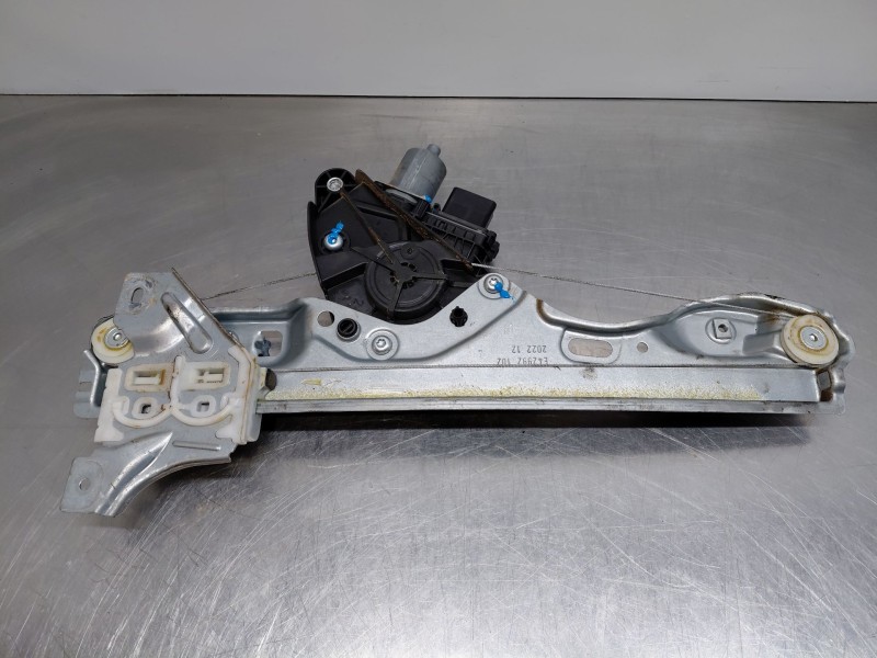 Recambio de elevalunas trasero derecho para nissan qashqai (j12) acenta referencia OEM IAM 827006UA1B  