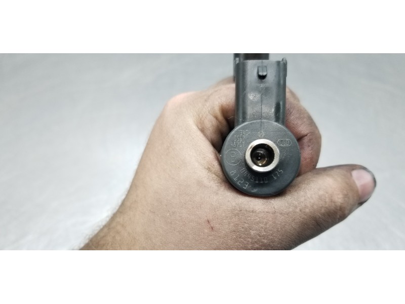 Recambio de inyector para opel astra h berlina cosmo referencia OEM IAM 0445110175  